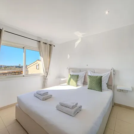 Canal House - View - Parkingair Conditioning *